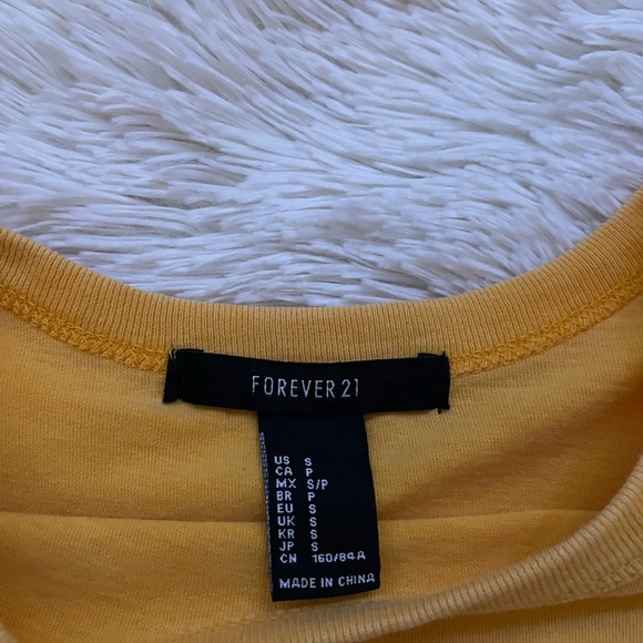 Slightly cropped Forever 21 Tshirt - Picture 2 of 2